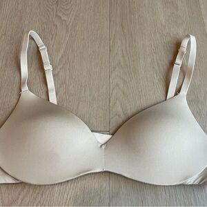 Skims Wireless Form Push-Up Plunge Bra